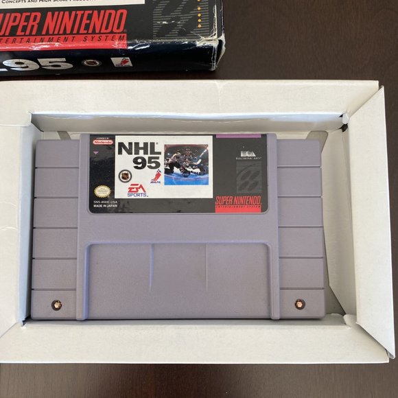 NHL 95 Super Nintendo SNES Game With Box and Instruction Book - Picture 6 of 7